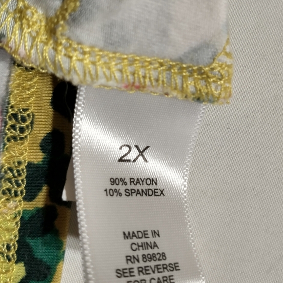 Multicolor Abstract Print Top - Picture 7 of 11